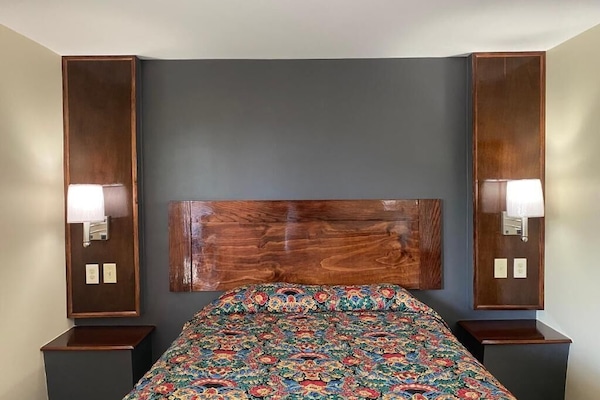 Skrivbord, arbetsyta för laptop, extrasängar och gratis wi-fi