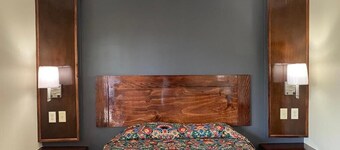 Relax Inn-普拉克明酒店