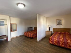 Desk, laptop workspace, rollaway beds, free WiFi - Relax Inn-Plaquemine (Plaquemine)
