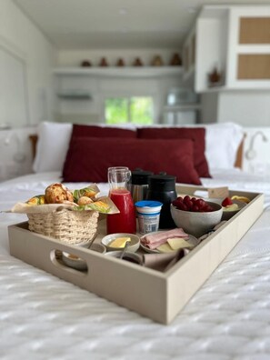 Habitación Confort doble | Servicio de comidas en la habitación