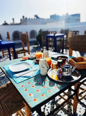Outdoor dining - Riad Al Manara, une Oasis de Calme et de Luxe au Cœur de la Médina D'essaouira (Essaouira)