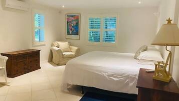 3 bedrooms, desk, iron/ironing board, travel crib