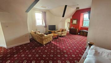 Honeymoon Suite | Living area | TV