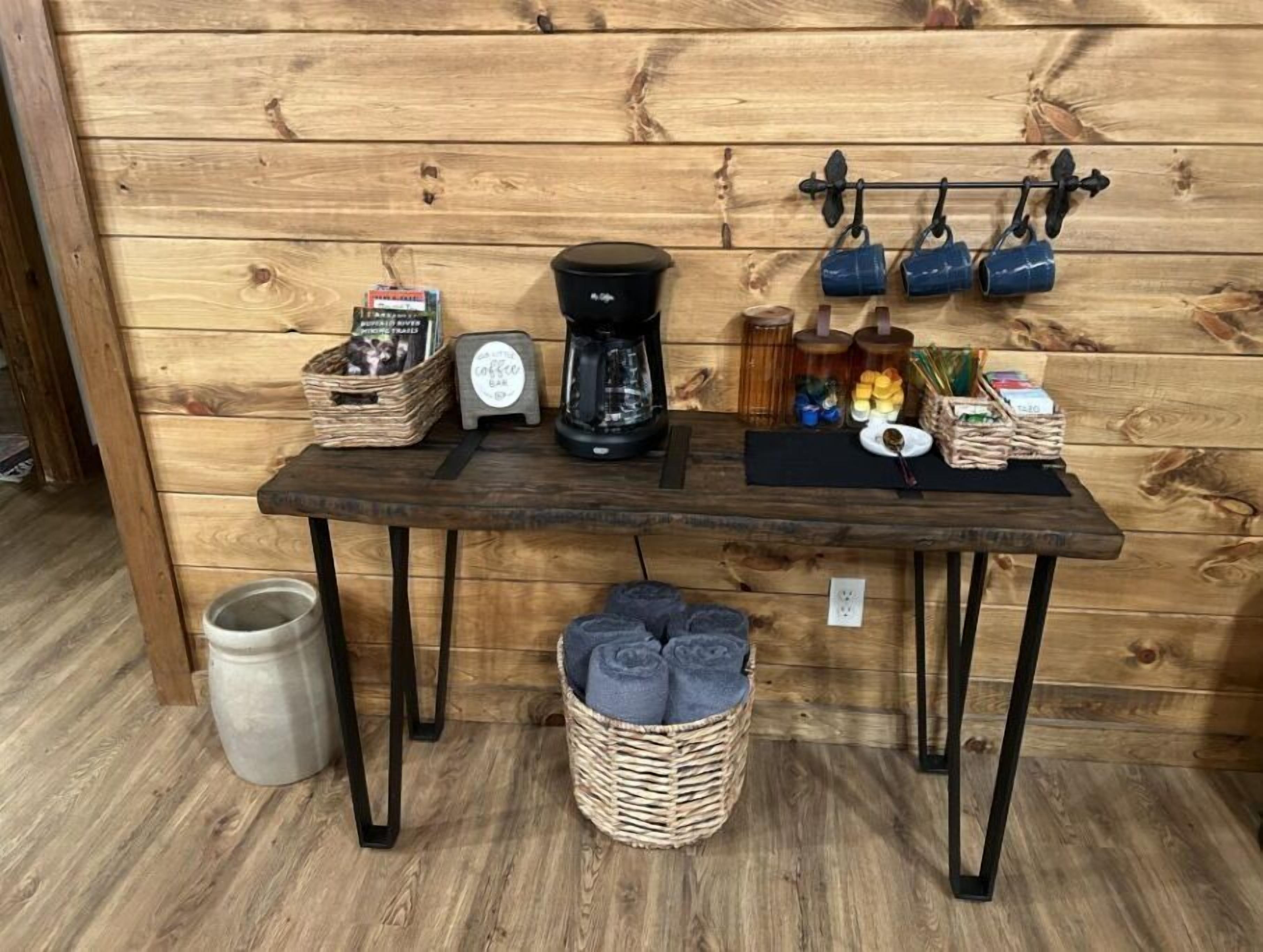 Knotty Pine cabin, Couples Retreat w/ Hot Tub And Patio Gas log Knotty Pine cabin, Couples Retreat w/ Hot Tub And Patio Gas log