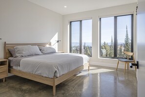 3 bedrooms, desk, free WiFi, bed sheets