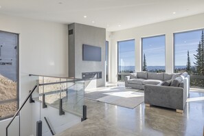 Smart TV, fireplace, offices