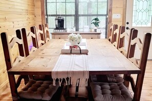 Dining - Spacious log cabin for country getaway (Teague)
