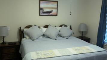 3 chambres, fer et planche à repasser, literie fournie