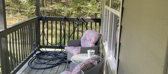 New Cabin in woods at pickwick. 3 BR 2 bath, near Stateline ramp & state park