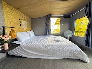 Egyptian cotton sheets, premium bedding, down comforters - Gio Homestay  (Da Lat)
