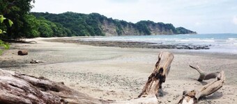 Tiny Beach Home steps from Guiones beach!