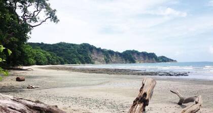 Tiny Beach Home steps from Guiones beach!