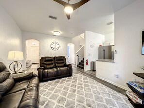 TV - RP212LMS - Newly Updated Regal Palms Town Home - 3 Bedrooms - 10 Guests (Davenport)