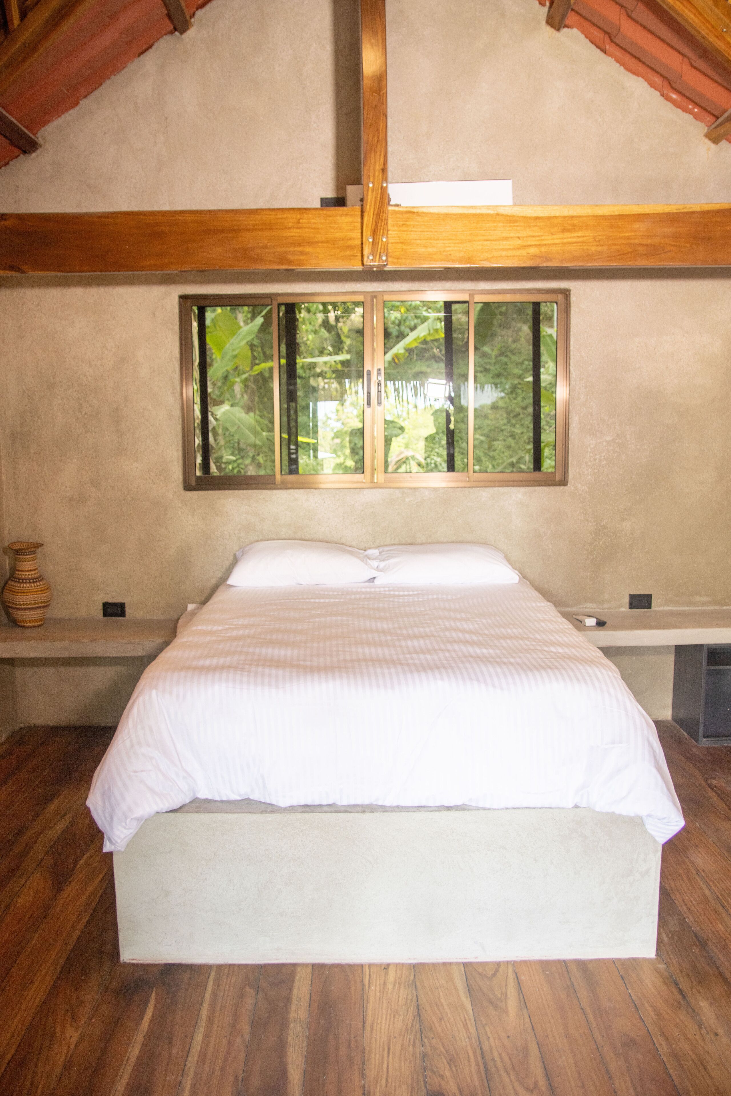 2 bedrooms, in-room safe, free WiFi, bed sheets