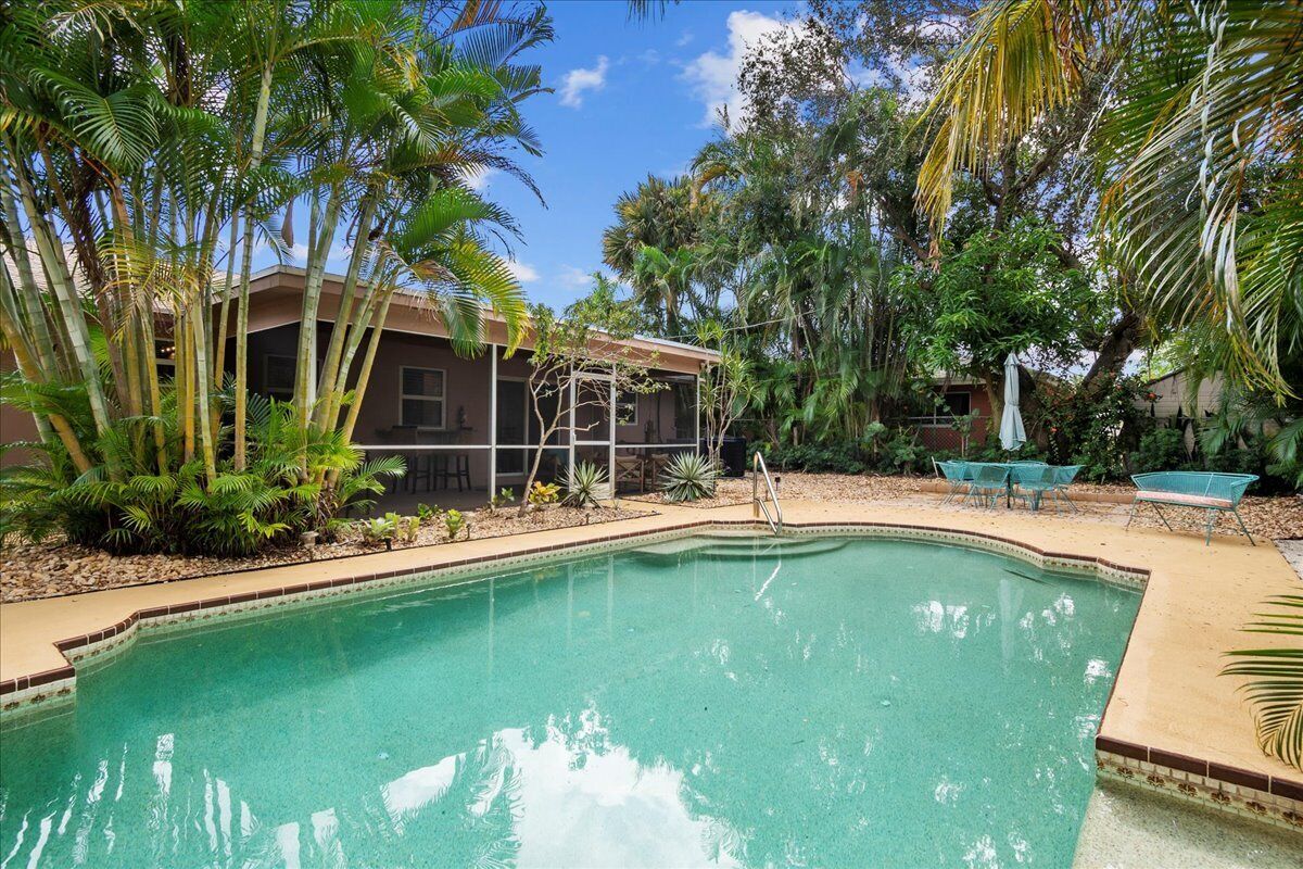 Charming Jupiter Pool Retreat