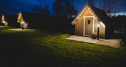 Camping Without the Toil and Trouble! Luxury En Suite Glamping Pods, Sleep 4.