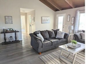 Smart TV, fireplace, printers - Country Farmhouse on Wine Trail Hot Tub & Pool Table (Auburn)