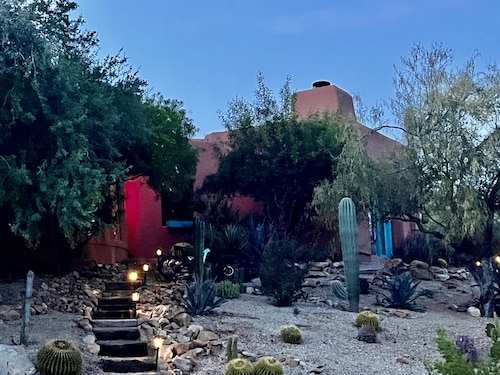 Charming Adobe Casita! Large lot in upscale quiet neighborhood. STR 15734641