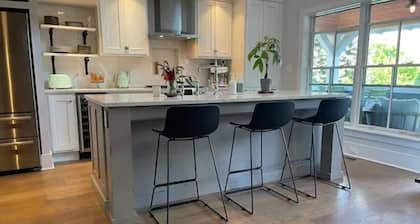 Modern Custom Built Gem in the heart of Saratoga
