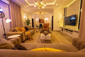 Smart TV - Cozy Leisure 4Bed Duplex Jahi, Abuja (Abuja)