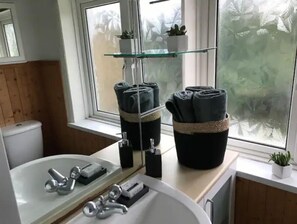 Handtücher, Seife, Toilettenpapier