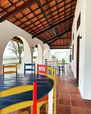 Outdoor dining - Villa Carlotta Praia do Uruaú (Uruaú Beberibe)
