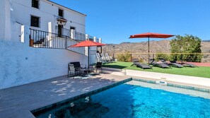 Seasonal outdoor pool, pool umbrellas, sun loungers - Casa Rural Pagalván (Málaga)