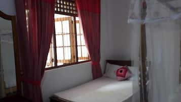 5 bedrooms, iron/ironing board, WiFi, bed sheets