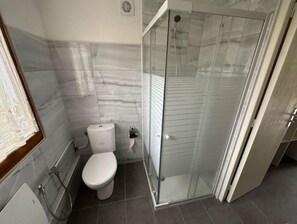 Bruser, bidet, håndklæder, Sæbe