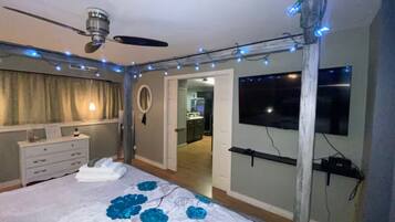 3 bedrooms, desk, iron/ironing board, free WiFi