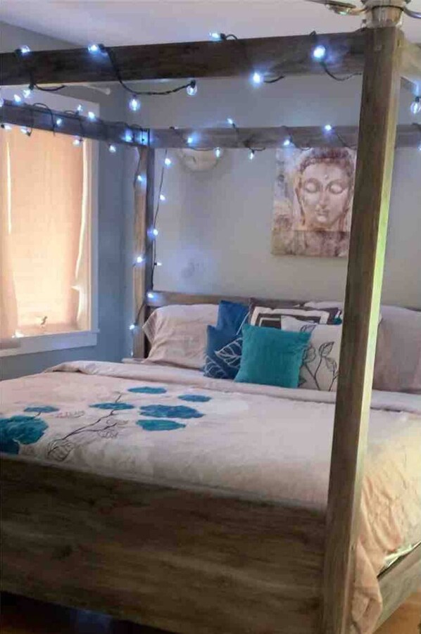 3 bedrooms, desk, iron/ironing board, free WiFi