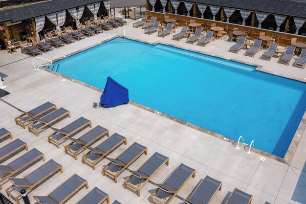 A heated pool - Barefoot Bliss - Single Level Steps to the Beach (Corolla)
