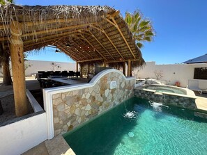 حمّام سباحة خارجي