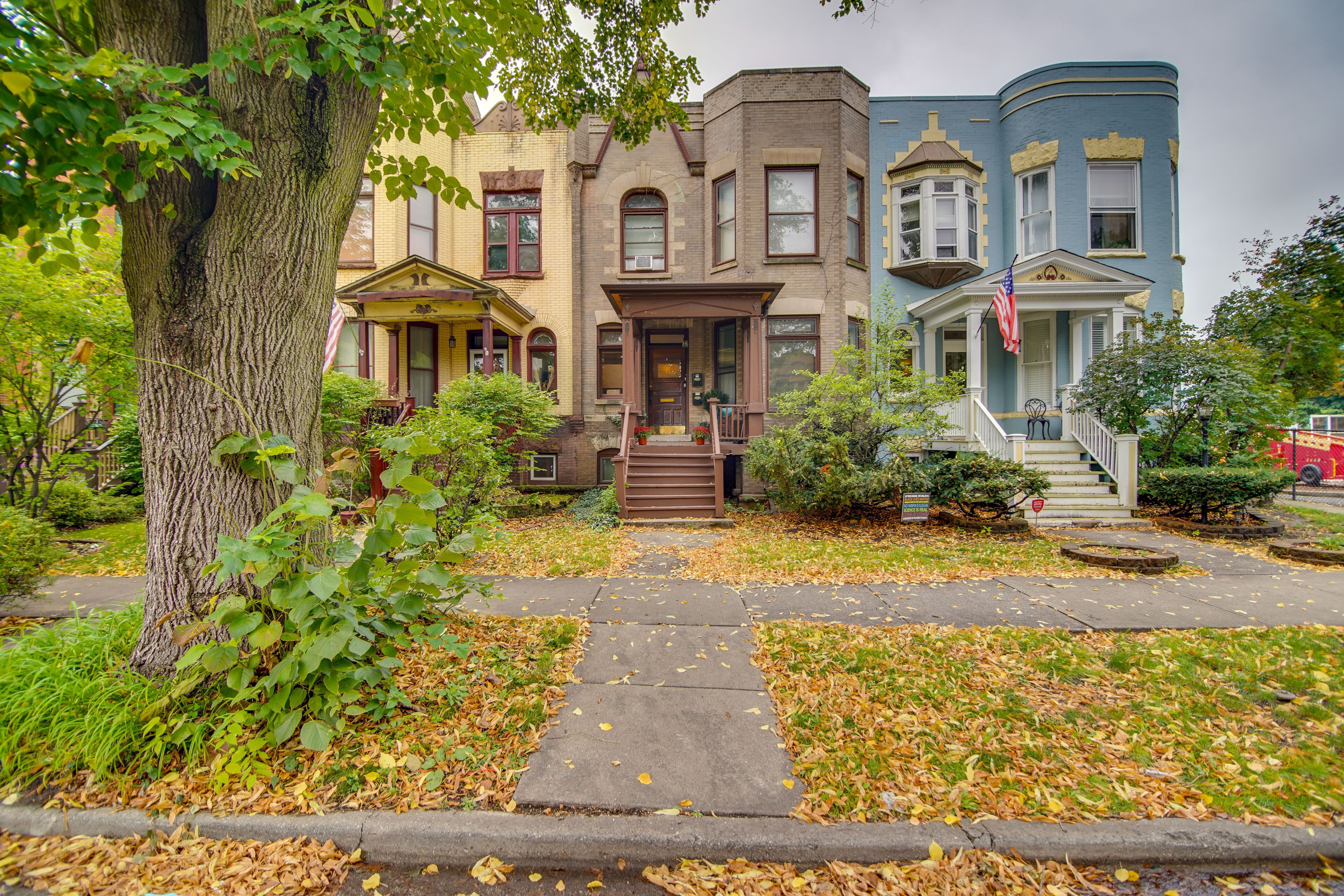 Historic Townhome in Oak Park w/ Backyard!