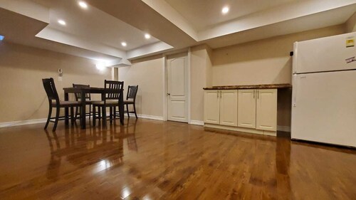 Beautiful basement in friendly neighbourhood