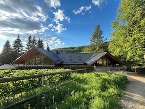 Exterior - Gemütliche Fewo für 2 Familien mit Schwimmbad - im Wald! (Heßles)