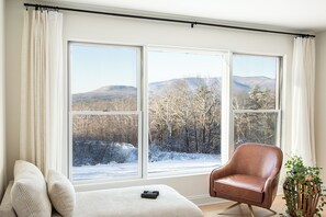 Interior - Luxury Escape with Panoramic Mountains Views (Leeds)