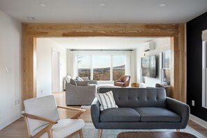 Smart TV, fireplace, table football, ping pong - Luxury Escape with Panoramic Mountains Views (Leeds)