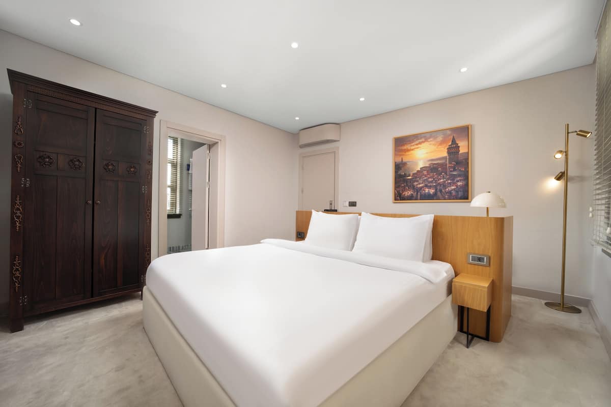 Chambre supérieure | Literie de qualité, lit avec matelas Select Comfort, minibar