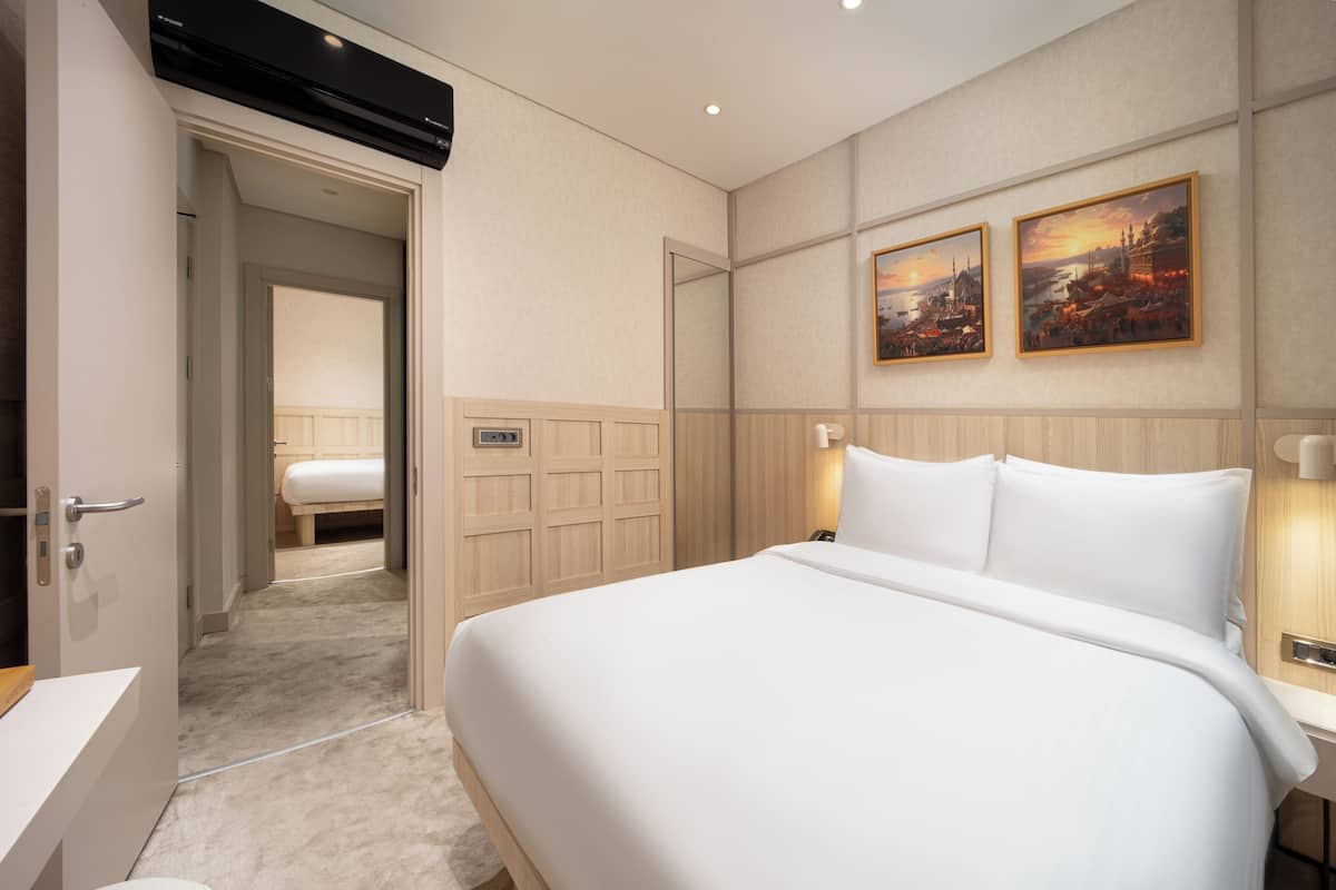 Chambre familiale avec lits jumeaux | Literie de qualité, lit avec matelas Select Comfort, minibar