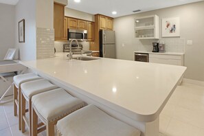 Fridge, microwave, oven, stovetop - Spacious 4BR Home Near Indian Rocks Beach (Pinellas County)