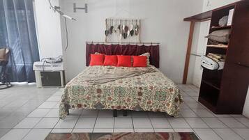 1 Schlafzimmer, Schreibtisch, Bügeleisen/Bügelbrett, WLAN