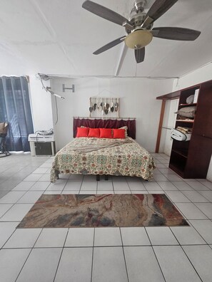 1 bedroom, desk, iron/ironing board, WiFi