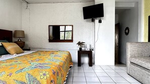 1 chambre, bureau, fer et planche à repasser, Wi-Fi