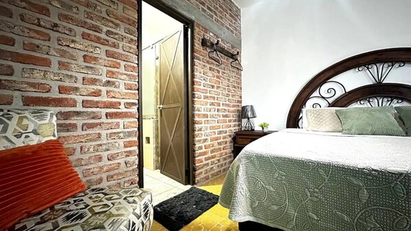 1 chambre, bureau, fer et planche à repasser, Wi-Fi