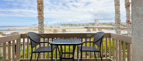 Condo, 1 cama King size y sofá cama, acceso a la alberca, vista al océano (F211 ) | Restaurante al aire libre