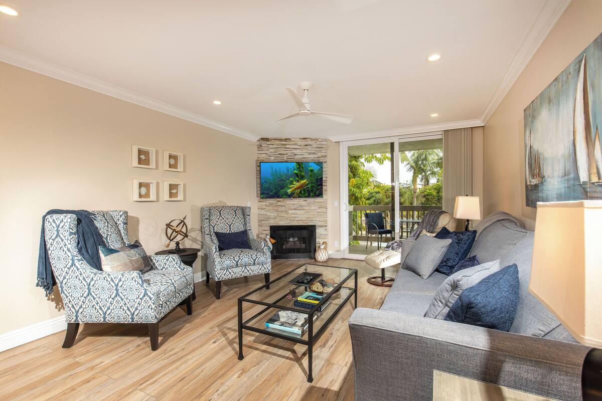 Appartamento, 1 letto king con divano letto, accesso alla piscina, vista giardino (B114 ) | Area soggiorno | Caminetto