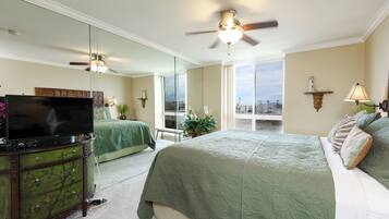 Condo, 1 cama King size y sofá cama, acceso a la alberca, vista al océano (F211 ) | 2 habitaciones, decoración personalizada y muebles diferentes