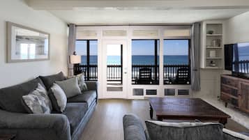 Condo, Multiple Beds, Balcony, Garden View (1025A Beachfront Retreat A) | Living area