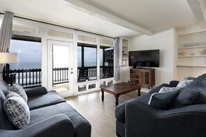 公寓式客房, 多张床, 阳台, 花园景观 (1025A Beachfront Retreat A) | 起居区